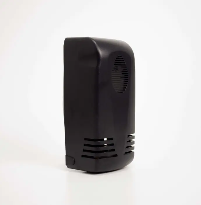 Alliez élégance et efficacité avec le diffuseur pour blocs organiques Jardin Solaire. Disponible en blanc et noir, il diffuse votre parfum d’ambiance sans pulvérisation ni retombées, grâce à une hélice silencieuse. Trois modes réglables : continu, détection de lumière ou éteint. Compatible avec la référence "BOJS - Blocs Organiques Jardin Solaire" pour une expérience olfactive naturelle et raffinée. Nécessite une pile LR20 : référence : 8004 - PILE LONGLIFE POWER VARTA LR20 SOUS BLISTER x 2 Dimensions : 9 x 9 x 20cm